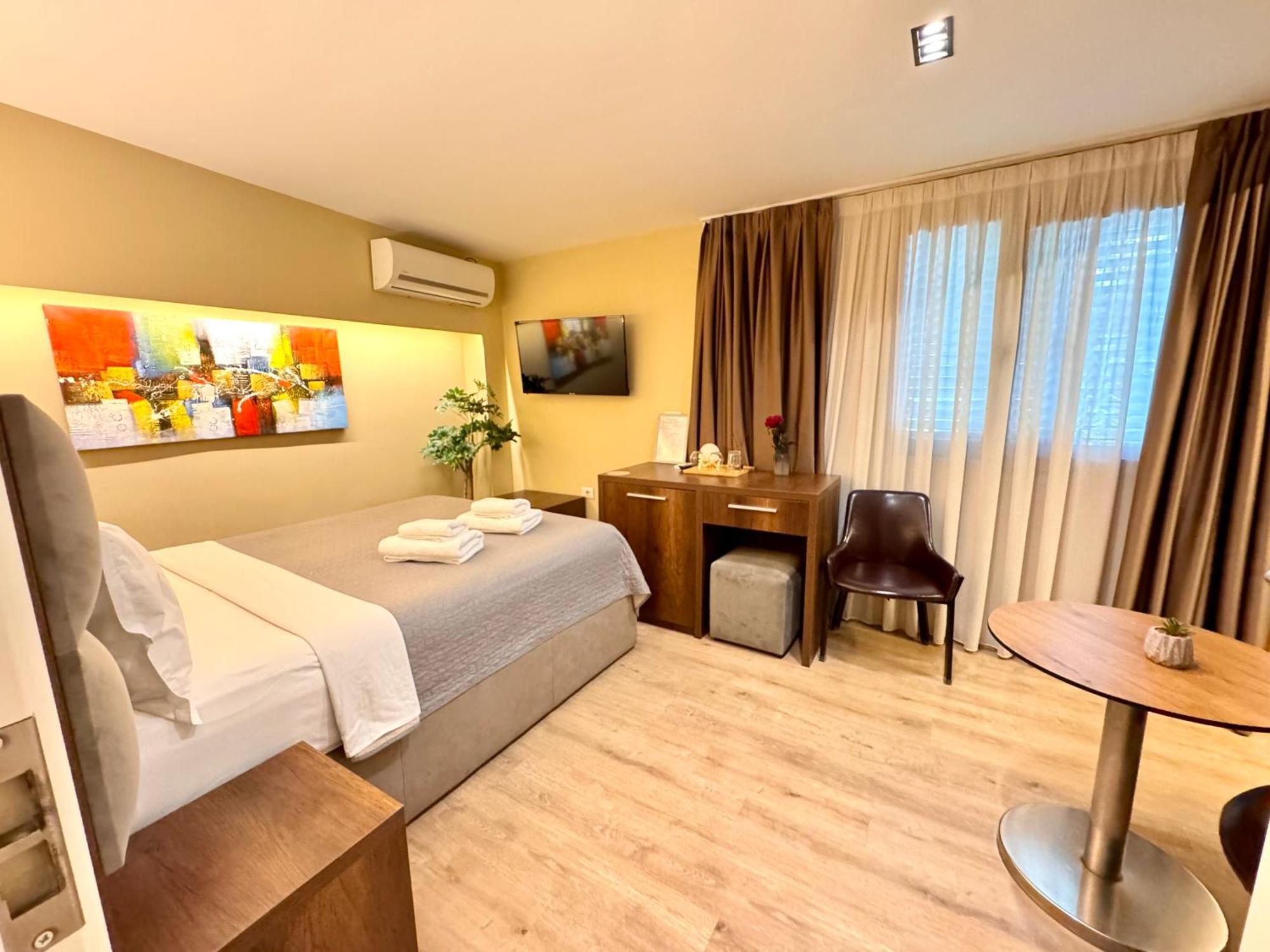 Hotell 4r Colombo Tiranë