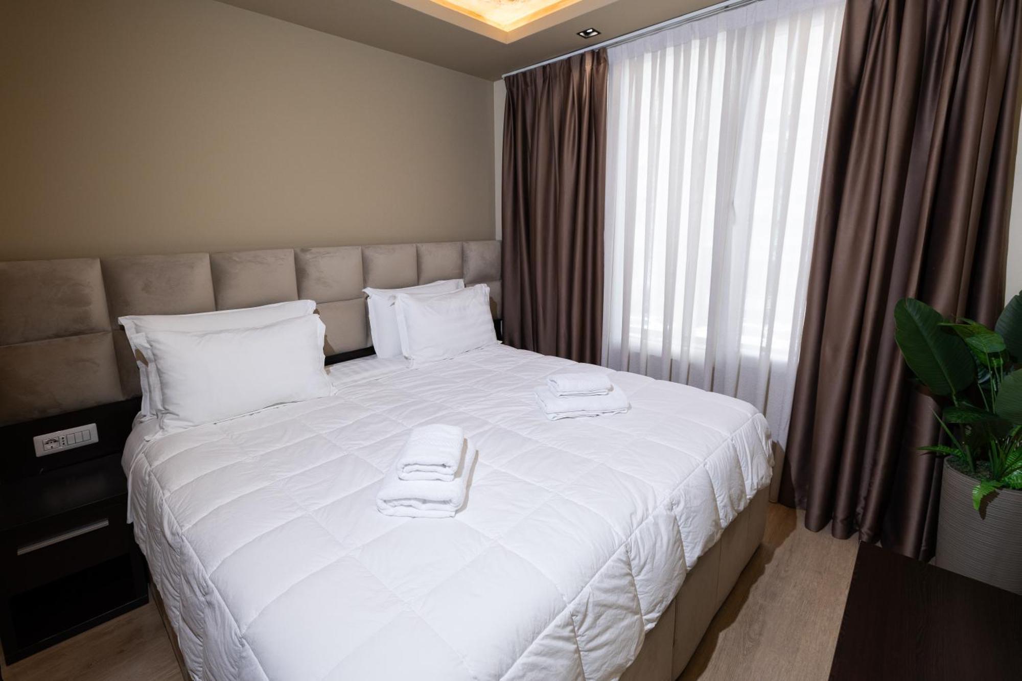 4r Colombo Tirana