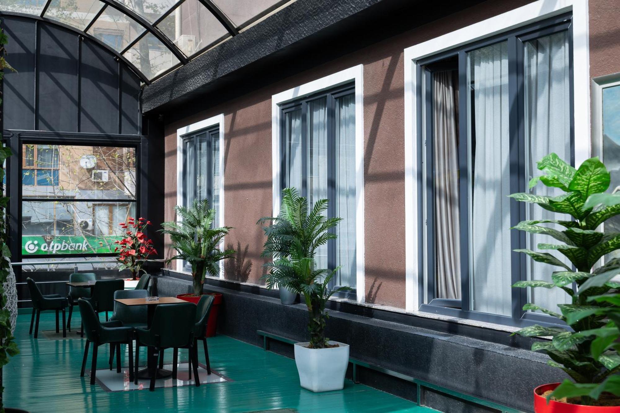 4r Colombo Hotel 3*