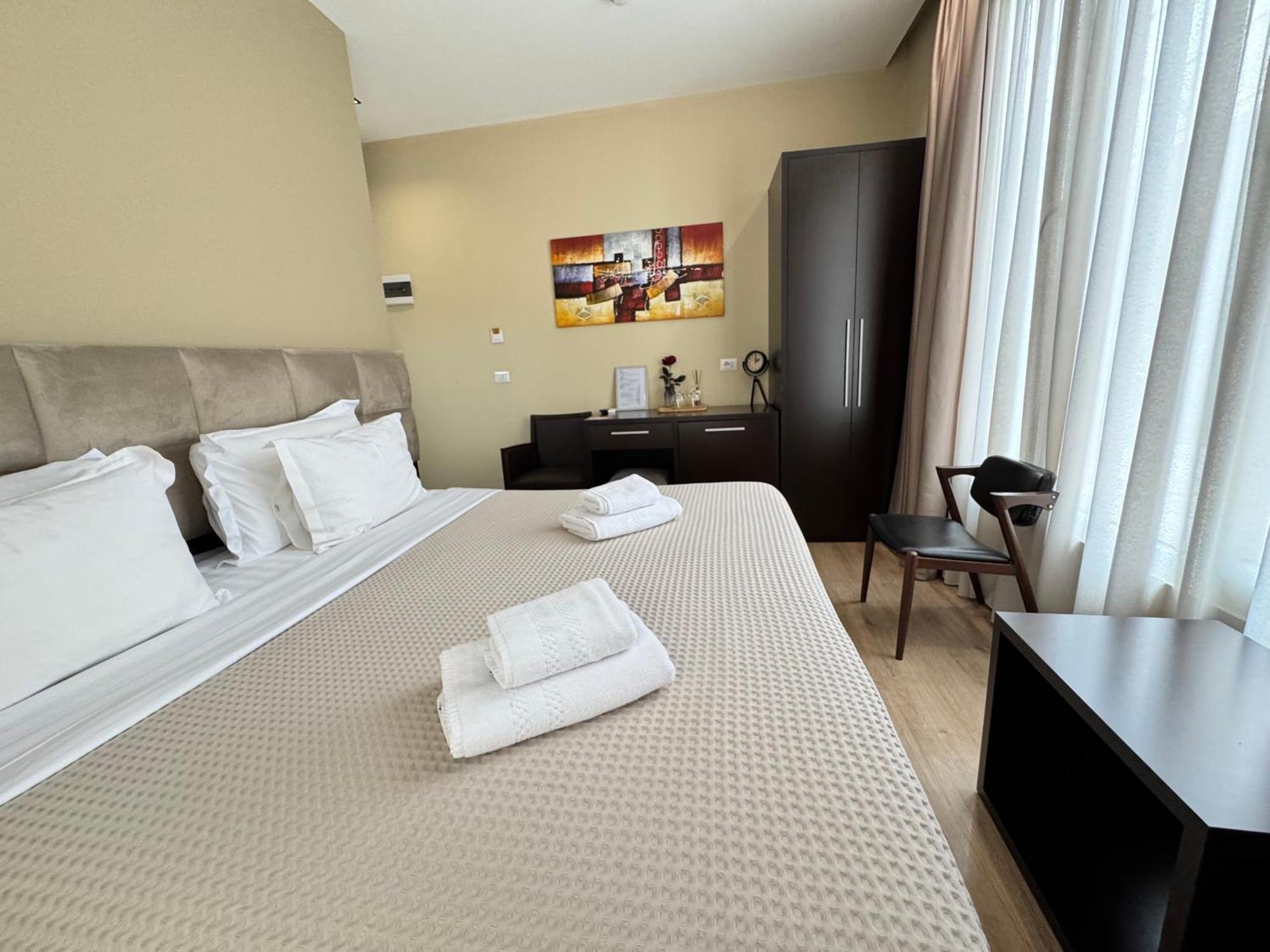 4r Colombo 3*